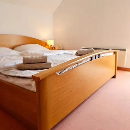 Sara - Woertherseeblick, Skifahren, Sauna Villa *