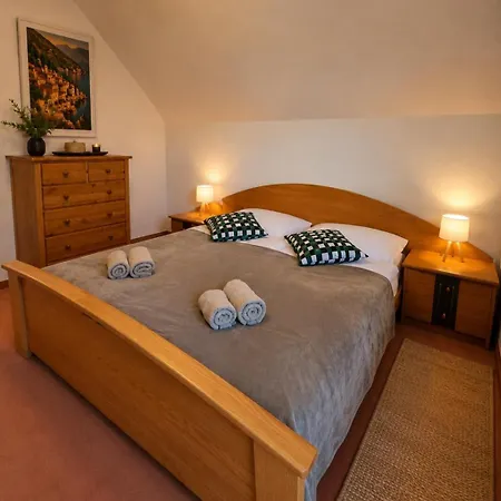 Sara - Traumhafter Seeblick, Familienparadies, Ruhelage Sankt Bartlmae